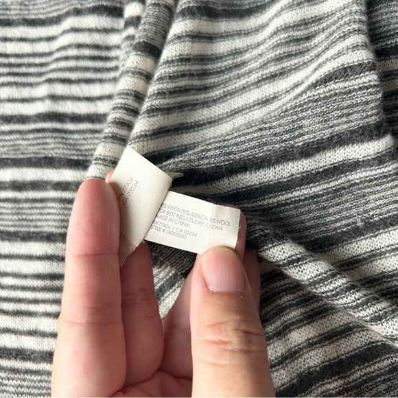 Club Monaco Alpaca Wool Blend Italian Yarn Soft Striped Infinity Scarf - Picture 6 of 9